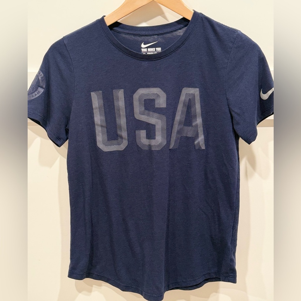 Official Team USA 🇺🇸The Nike Tee Athletic Cut Sz Medium Navy